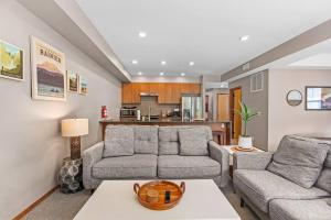 Romannas all-season getaway at Icicle Village with pool and hot tub