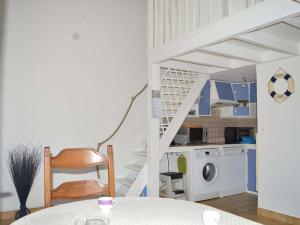 Studio mezzanine 4 couchages avec climatisation, terrasse et parking à Cavalaire - FR-1-226B-30