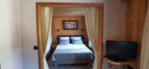 Hotels Hotel-Chalet Les Ecureuils Jardin, Piscine, Sauna : photos des chambres