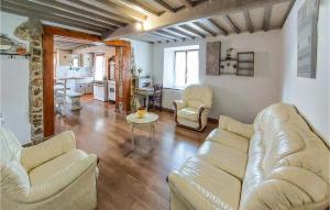 Maisons de vacances Beautiful Home In Champoly With Wifi And 4 Bedrooms : photos des chambres