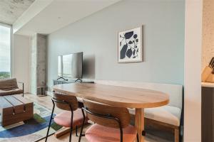 Spacious 1 BR condo - Amazing views - Pool - Kitchen