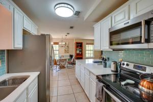 Waterfront Pass Christian Oasis about 2 Mi to Beach!