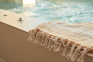 2 bedroom Villa with heated swimming pool-Spa whirlpool-BBQ!