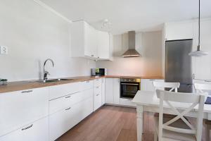 Guestly Homes - 4BR Villa with 2 Showers