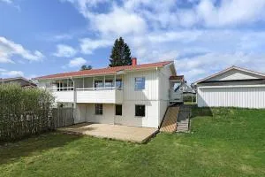 Guestly Homes - 4BR Villa, 6 Beds with 2 Showers - Gammelstaden