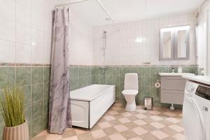 Guestly Homes - 4BR Villa with 2 Showers