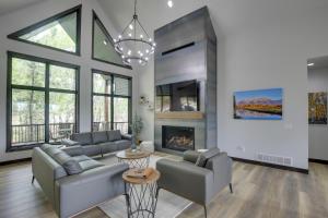 Luxurious Lead Vacation Rental with Private Hot Tub!