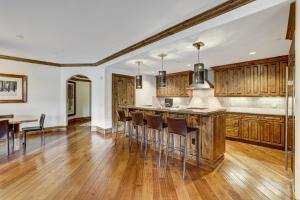 Arrabelle Luxury 4 BR Condo- Close To The Mountain