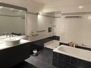 Appartements Superbe logement familiale, 4 chambres et 4 Sdb : photos des chambres