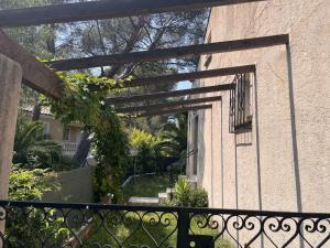 Studio Mezzanine avec Jardin Privatif, Parking et Clim - Saint-Raphaël - FR-1-226A-81