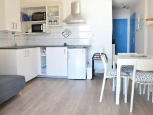 Appartements Appartement Cavalaire-sur-Mer, 3 pieces, 4 personnes - FR-1-226B-78 : photos des chambres