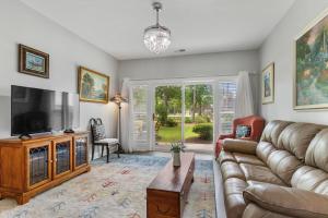 Golfers Delight at World Tour Golf