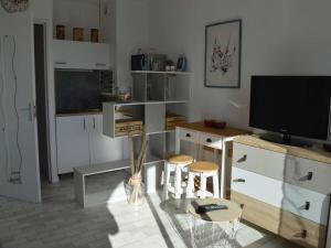 Studio Cabine lumineux, loggia & plancha à Port Camargue, 4 couchages, ménage inclus - FR-1-250-161