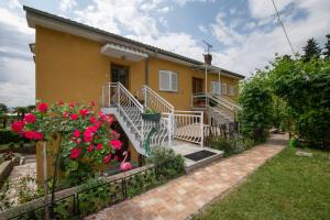 Apartments with a parking space Ika, Opatija - 7931 