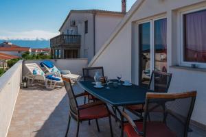 Apartments with parking space Vir - 21494