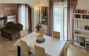 3 Bedroom Awesome Home In Splitska