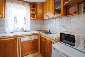 Holiday home in Adlesici - Dolenjska & Bela krajina Unter- & Weißkrain 44970