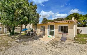 Maisons de vacances Stunning Home In Grans With Wifi And 3 Bedrooms : photos des chambres