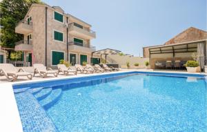 Stunning Home In Tucepi With Wifi, Outdoor Swimming Pool And Jacuzzi
