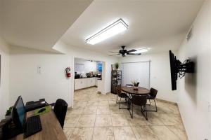 128 Fully Furnished 1BR Suite-Prime Location