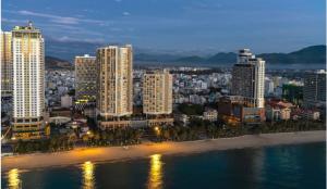 Rozy Apartment in City Center with Sea View