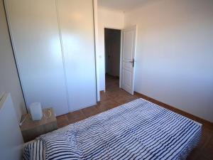 Maisons de vacances Maison Saint-Remeze, 5 pieces, 8 personnes - FR-1-382-201 : photos des chambres