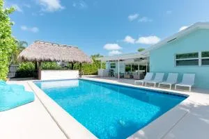 Tropical Villa Pool Home w/ Tiki Bar! Sleeps 9! - جوبيتر