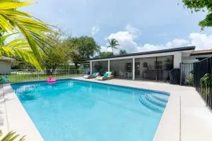 Paradise Pool Villa! Minutes to Beaches & Downtown - Jupiter Inlet Beach Colony