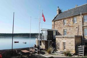 Findhorn House. Luxury waterfront retreat, the perfect getaway!