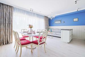 Summer Breeze House, By Cohost