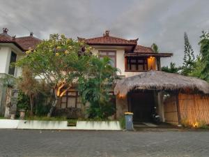 KUTA - 4BR Villa with Private XL Pool