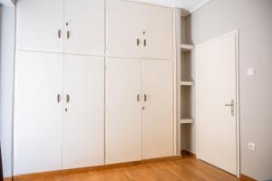 Navarinou Apartment by HSH