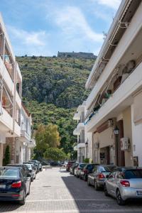 Navarinou Apartment by HSH