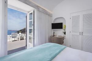 Junior Suite (2 Adults) with Caldera View