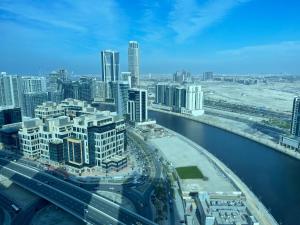 Canal View, Luxurious Studio In Downtown Dubai
