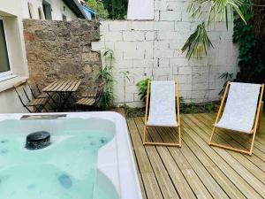 Maisons de vacances La petite maison de Justin - Jacuzzi privatif : Maison 2 Chambres