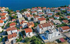 Stunning Apartment In Okrug Gornji