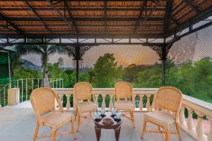 SaffronStays Grandiosa - 4 BDR pet-friendly, pool villa Khandala
