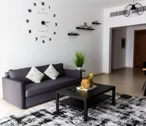 Supurb 2 Bed Apt Beach Front (City View) - Baţīn