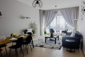 Supurb 2 Bed Apt Beach Front (City View)