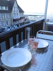 Appartements Un Balcon sur la Mer - Appt a 30m de la plage : Studio - Vue sur Mer