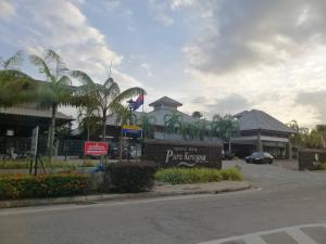 Cosy Spacious Homestay in Central Batu Pahat with Wifi & GENTING Clubhouse