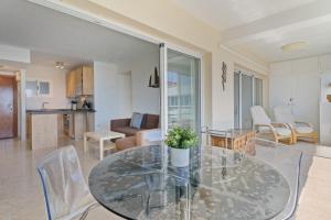 Seaview apartment w pool by Costarentals - Ref 186