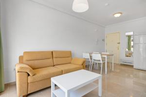 City apartment with pool by Costarentals - Ref 216