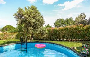 Maisons de vacances Amazing Home In Caumont Sur Durance With Outdoor Swimming Pool, Wifi And Private Swimming Pool : Maison de Vacances 3 Chambres 