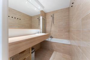 Zeedijk app met panoramisch uitzicht op pier - 6p