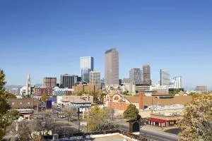 戴斯丹佛市中心酒店 - 莱克伍德