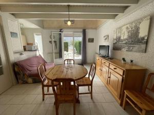 Maison 3 pièces avec mezzanine, proche plage et forêt, 6 couchages, parking, terrasse aménagée - FR-1-224C-240