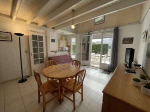 Maison 3 pièces avec mezzanine, proche plage et forêt, 6 couchages, parking, terrasse aménagée - FR-1-224C-240