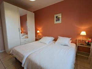 Maisons de vacances Gite Saint-Severin, 4 pieces, 6 personnes - FR-1-653-236 : photos des chambres